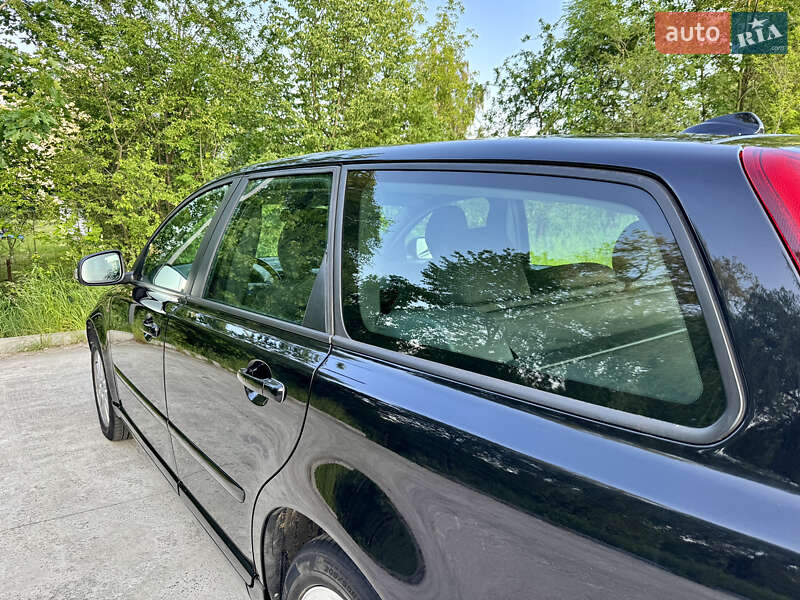 Универсал Volvo V50 2010 в Дрогобыче