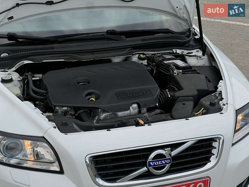Універсал Volvo V50 2012 в Радивиліві
