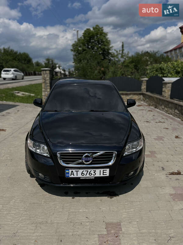 Универсал Volvo V50 2011 в Надворной