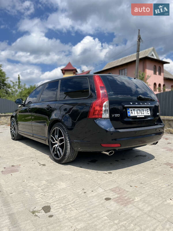 Универсал Volvo V50 2011 в Надворной