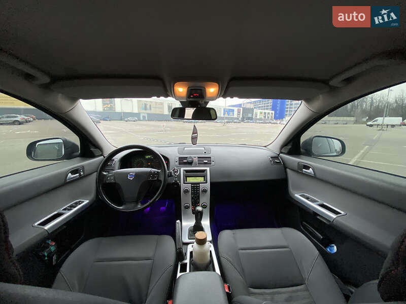 Универсал Volvo V50 2010 в Киеве