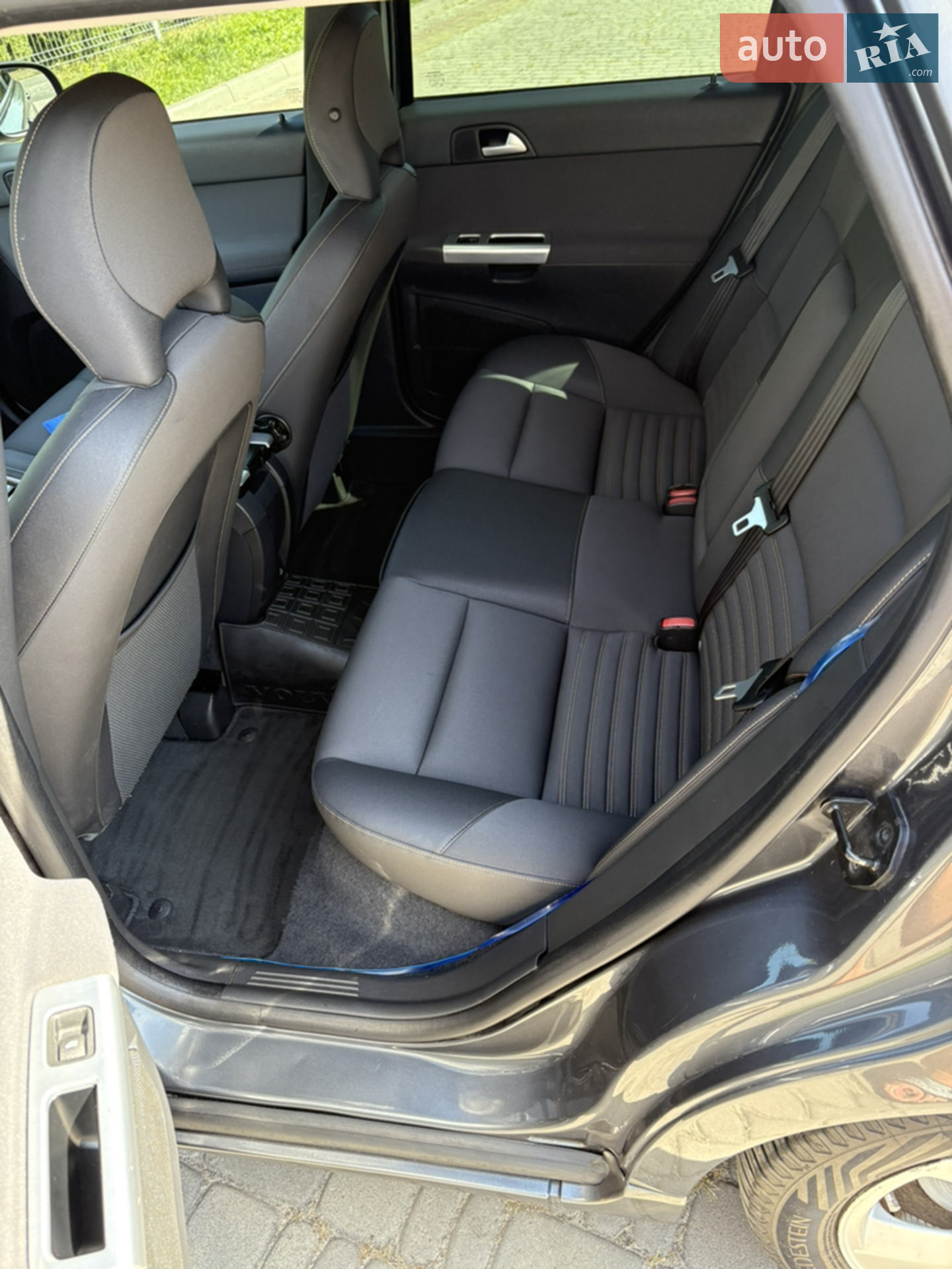 2011 Volvo V50 - мініатюра 16
