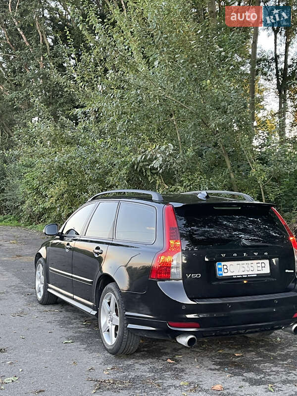 Універсал Volvo V50 2010 в Брюховичах