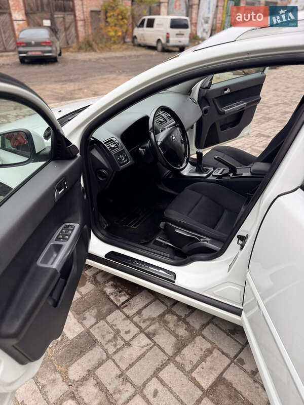 Универсал Volvo V50 2012 в Сумах фото 41 Универсал Volvo V50 2012 в Сумах