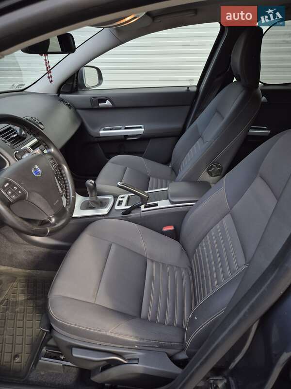 Универсал Volvo V50 2010 в Львове