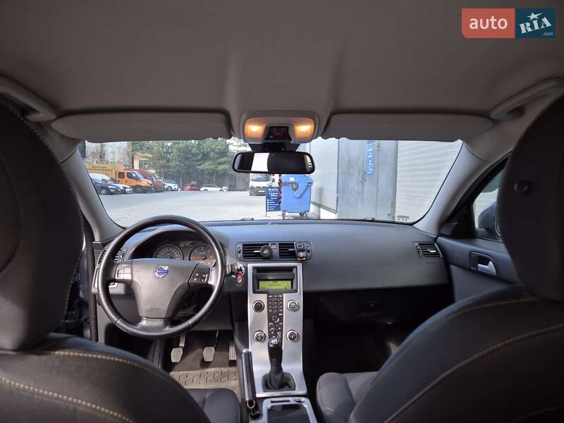 Универсал Volvo V50 2010 в Львове