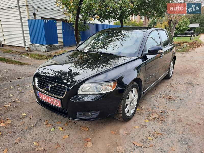 Універсал Volvo V50 2010 в Полтаві