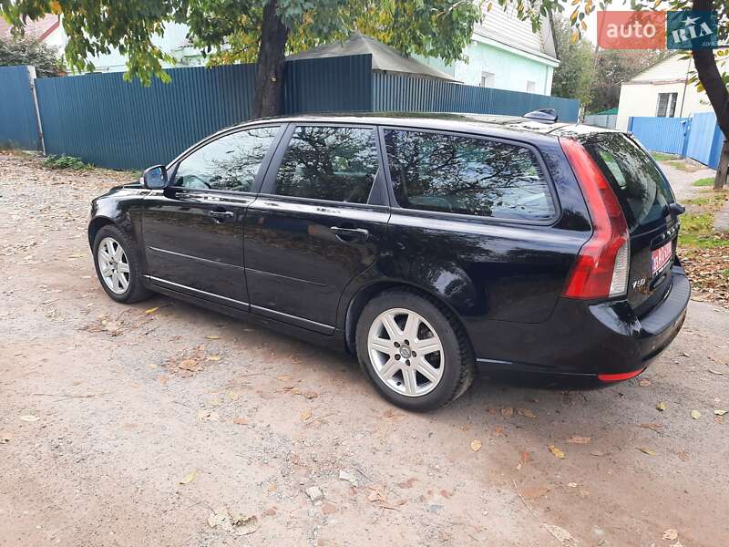 Універсал Volvo V50 2010 в Полтаві