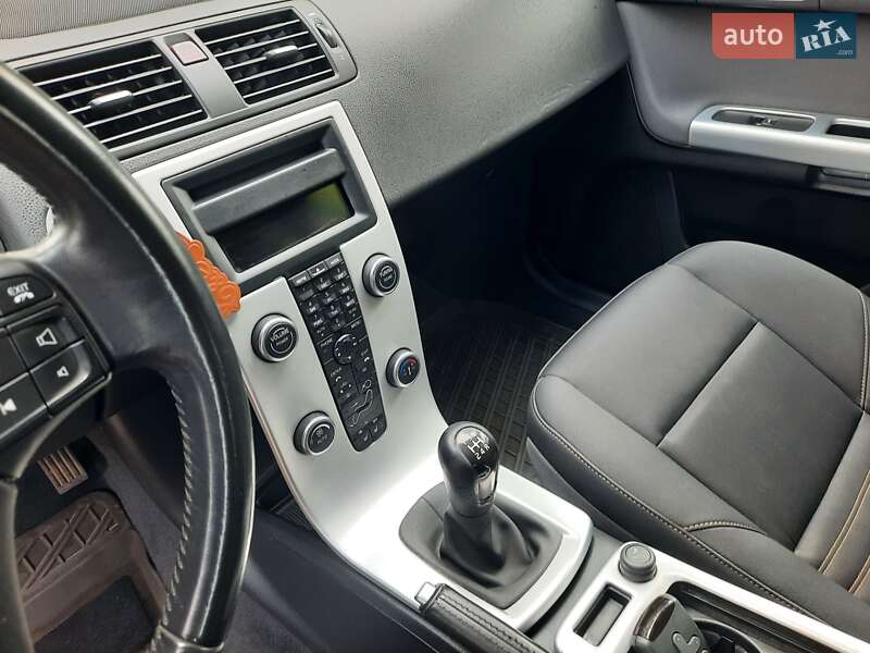 Універсал Volvo V50 2010 в Полтаві