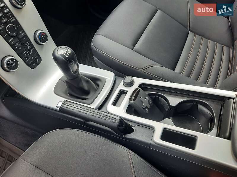 Універсал Volvo V50 2010 в Полтаві