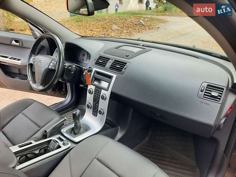 Універсал Volvo V50 2010 в Полтаві