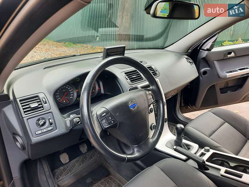 Універсал Volvo V50 2010 в Полтаві