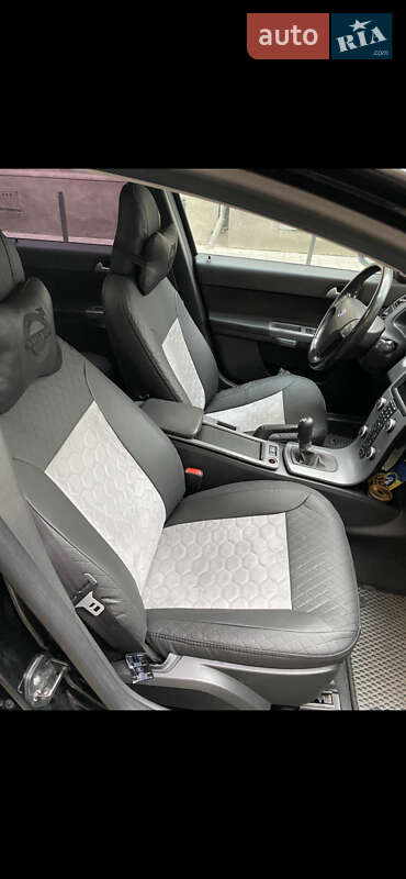 Універсал Volvo V50 2010 в Львові