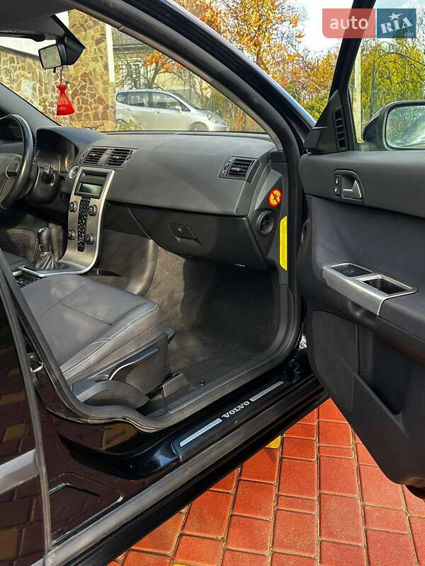 Универсал Volvo V50 2004 в Отынии фото 15 Универсал Volvo V50 2004 в Отынии