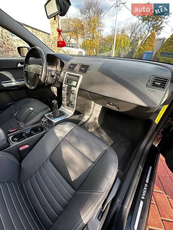 Универсал Volvo V50 2004 в Отынии фото 18 Универсал Volvo V50 2004 в Отынии