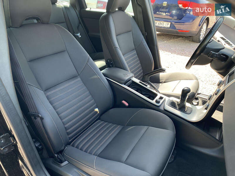 Універсал Volvo V50 2012 в Рівному
