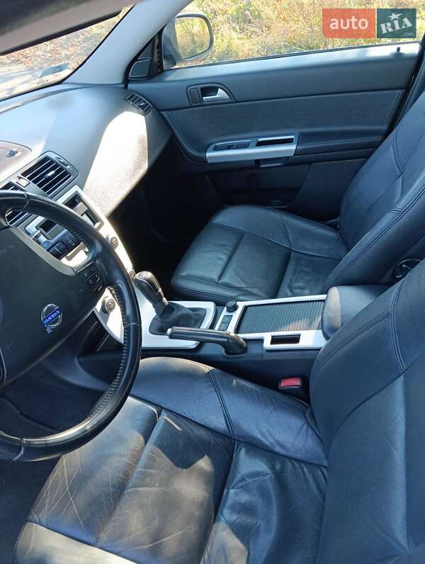 Универсал Volvo V50 2012 в Нововолынске