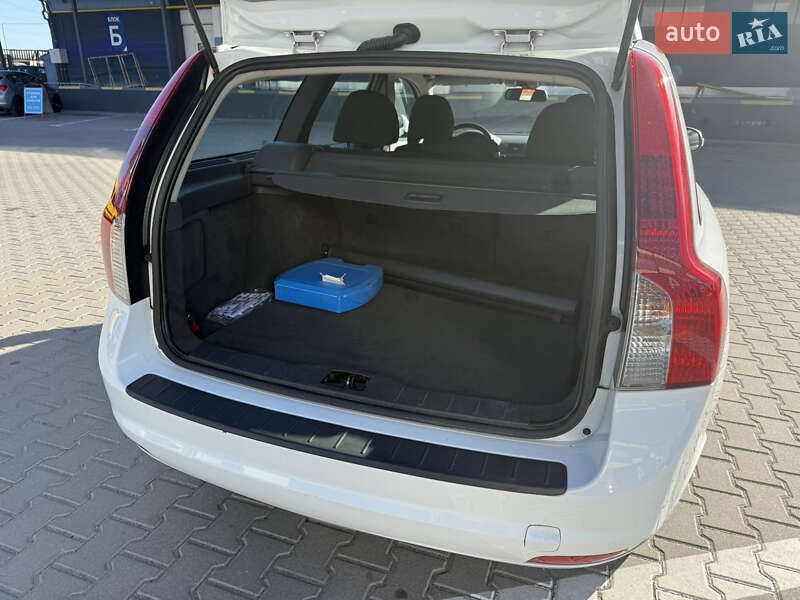 Універсал Volvo V50 2012 в Рівному