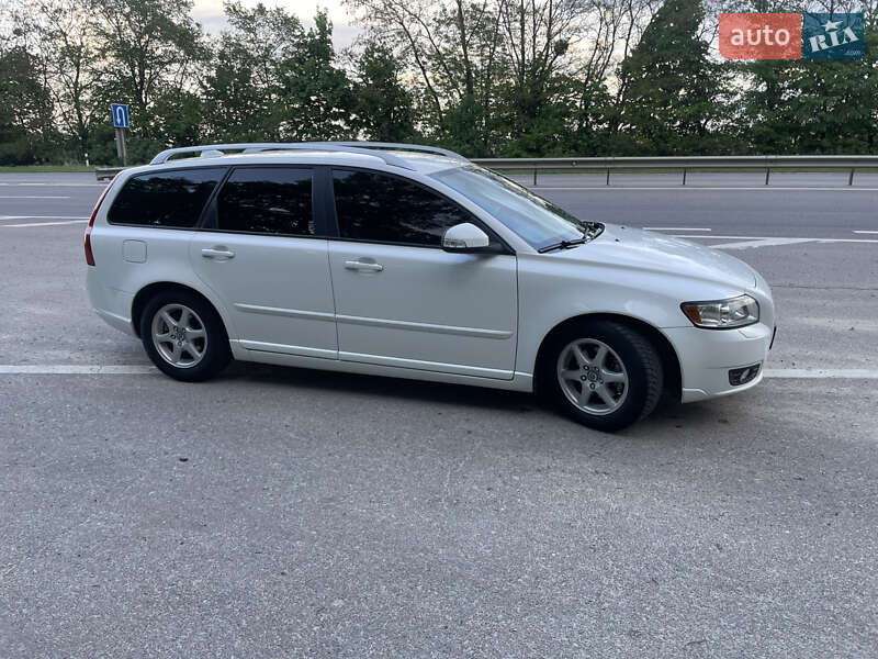 Універсал Volvo V50 2011 в Бродах