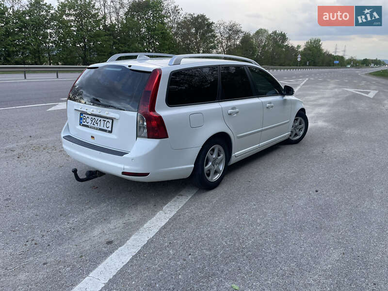 Універсал Volvo V50 2011 в Бродах