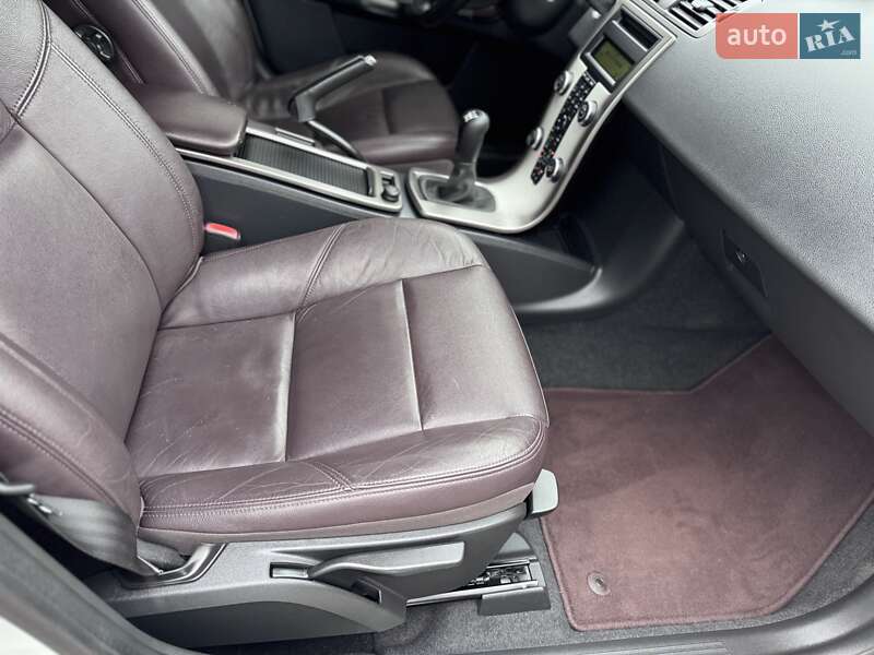 Универсал Volvo V50 2012 в Киеве