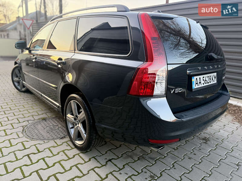 Универсал Volvo V50 2010 в Киеве