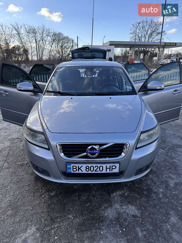 Универсал Volvo V50 2011 в Остроге