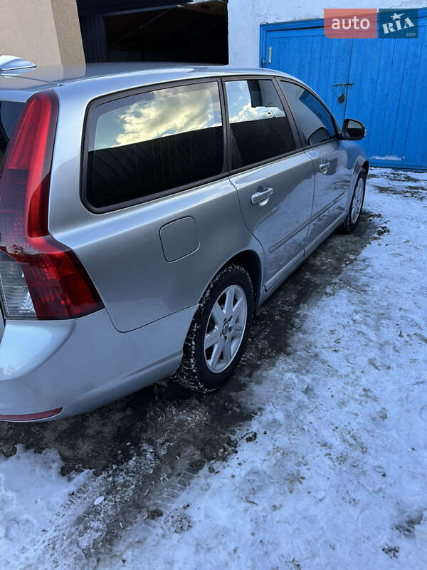 Универсал Volvo V50 2011 в Остроге