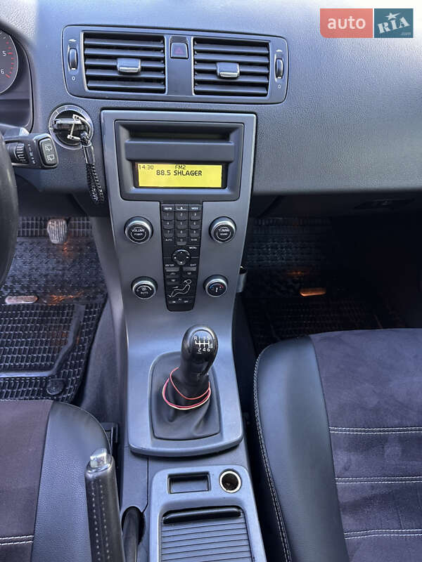 Универсал Volvo V50 2011 в Остроге