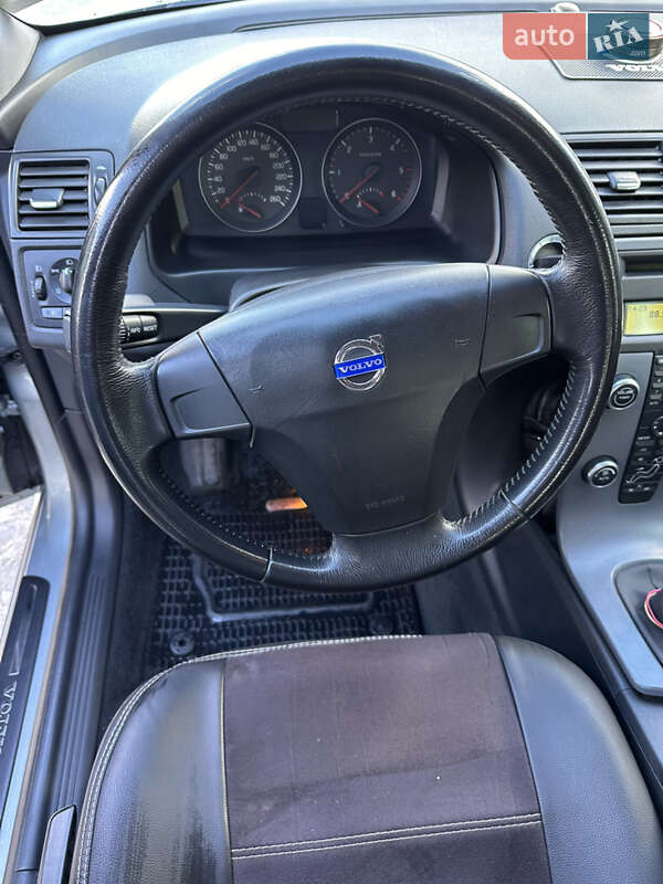 Универсал Volvo V50 2011 в Остроге