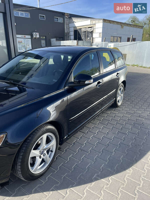 Універсал Volvo V50 2010 в Львові