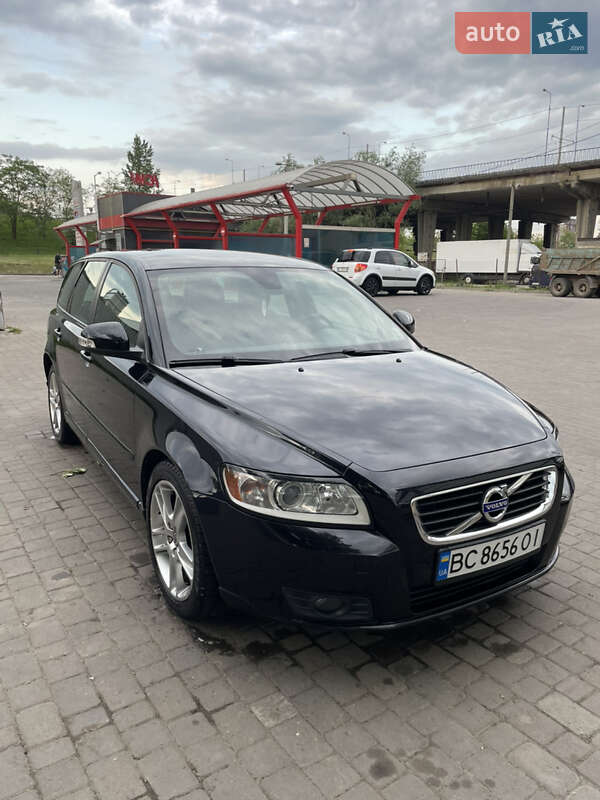 Універсал Volvo V50 2010 в Львові