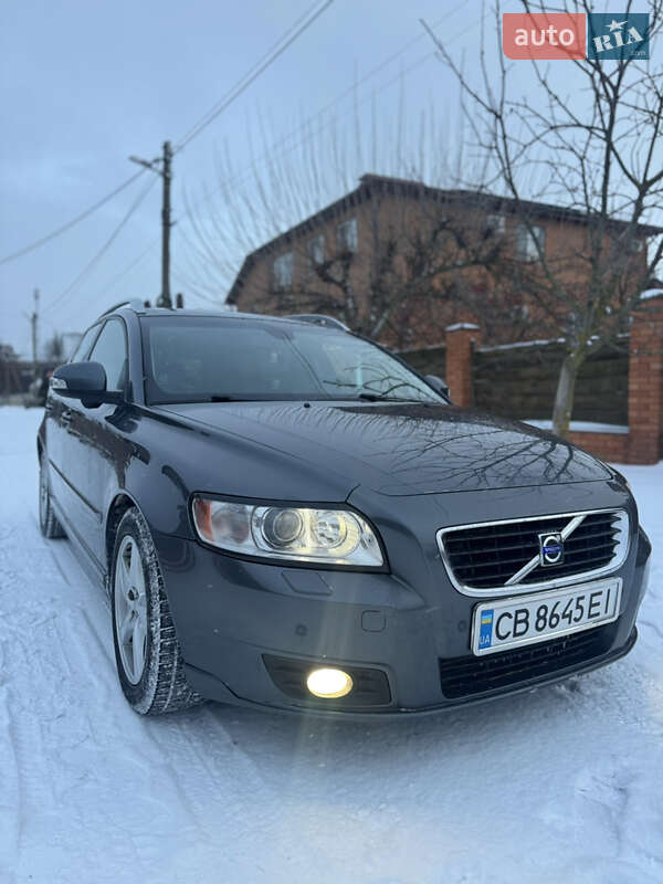 Универсал Volvo V50 2010 в Чернигове