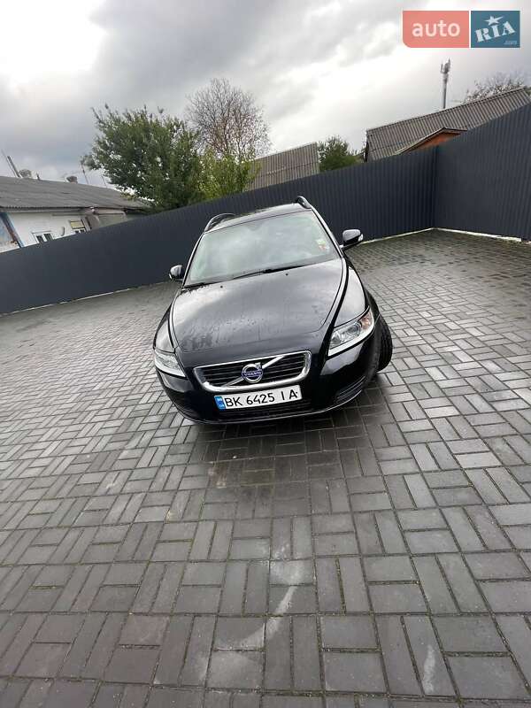 Универсал Volvo V50 2010 в Костополе
