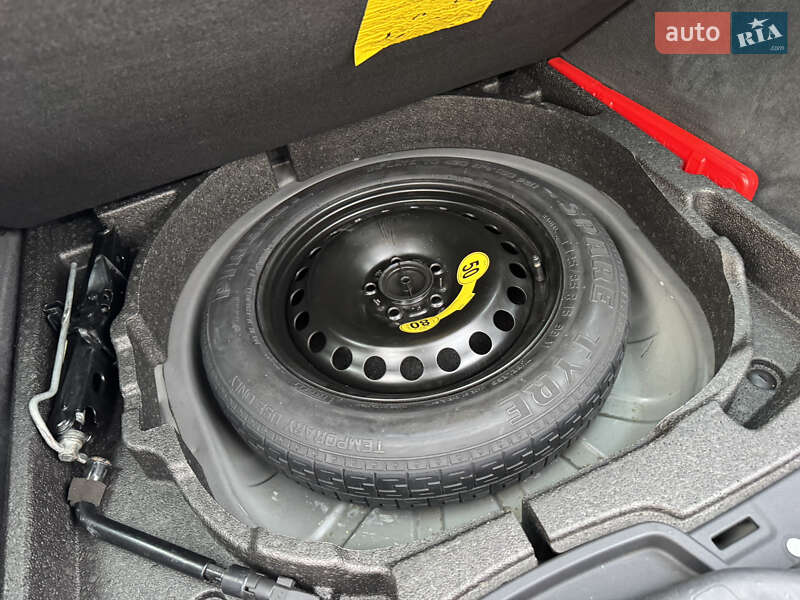 Универсал Volvo V50 2011 в Стрые фото 78 Универсал Volvo V50 2011 в Стрые