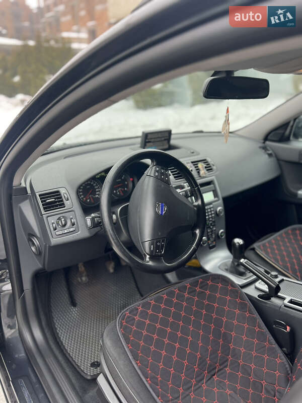 Универсал Volvo V50 2010 в Ивано-Франковске