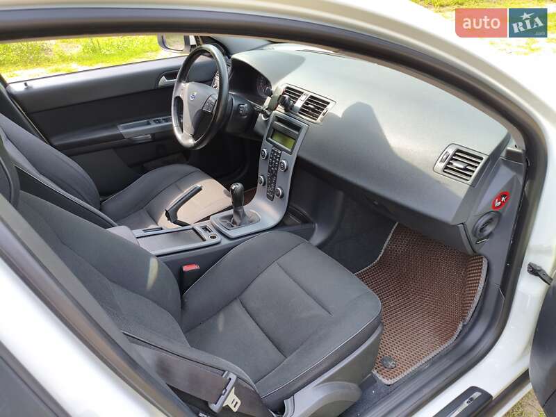 Универсал Volvo V50 2010 в Киеве