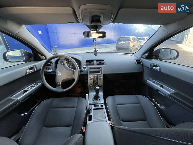 Універсал Volvo V50 2011 в Жовтих Водах