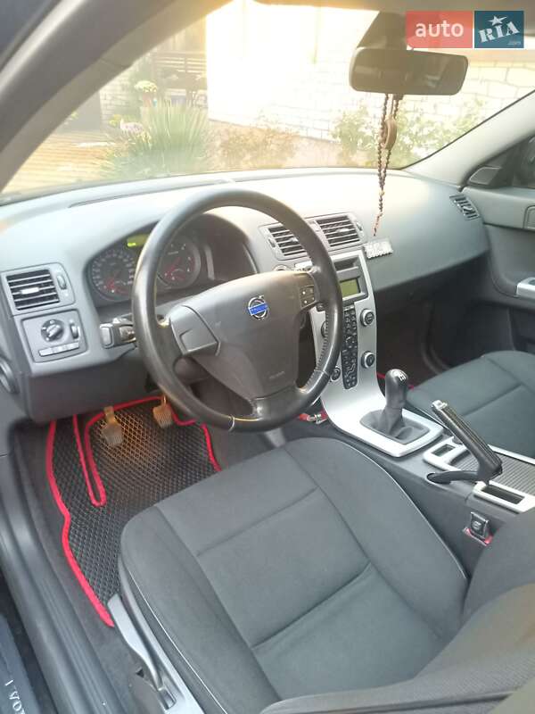 Універсал Volvo V50 2010 в Полтаві