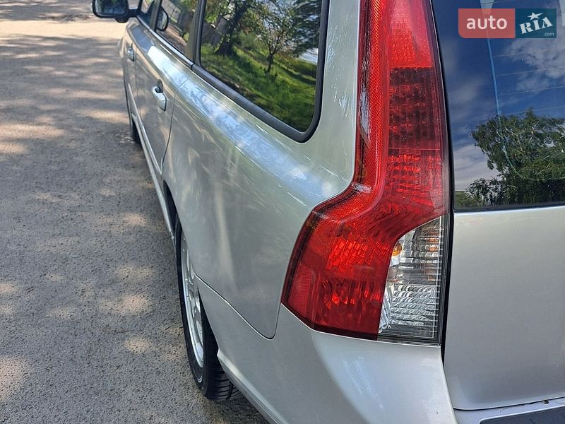 Універсал Volvo V50 2010 в Золочеві
