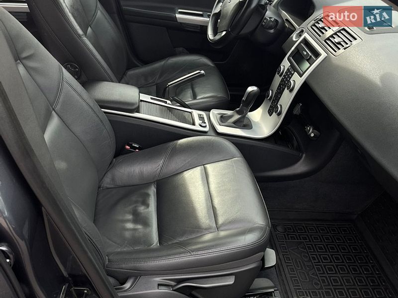 Универсал Volvo V50 2012 в Чернигове