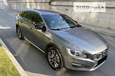 Универсал Volvo V60 Cross Country 2016 в Днепре