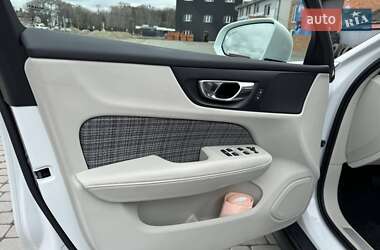 Универсал Volvo V60 Cross Country 2020 в 