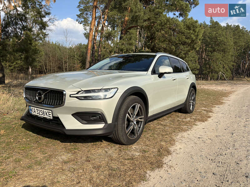 Универсал Volvo V60 Cross Country 2019 в 