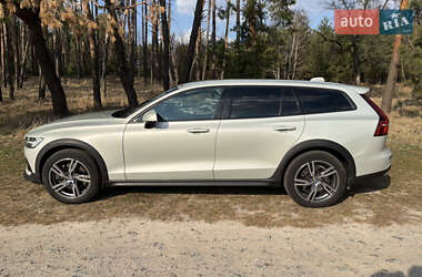 Универсал Volvo V60 Cross Country 2019 в 