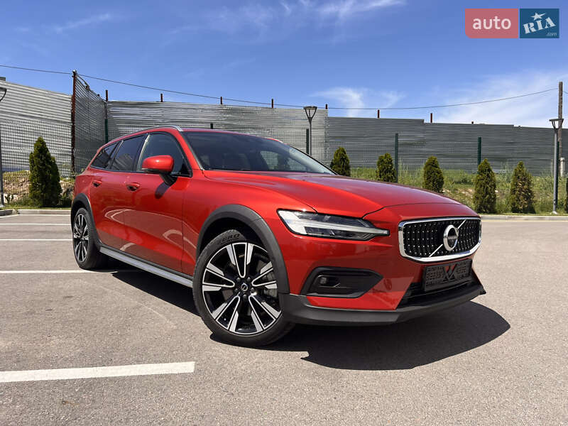 Универсал Volvo V60 Cross Country 2019 в Киеве фото 5 Универсал Volvo V60 Cross Country 2019 в Киеве