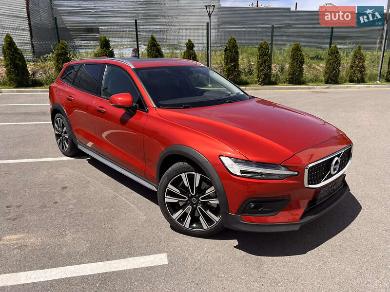 Универсал Volvo V60 Cross Country 2019 в Киеве фото 6 Универсал Volvo V60 Cross Country 2019 в Киеве