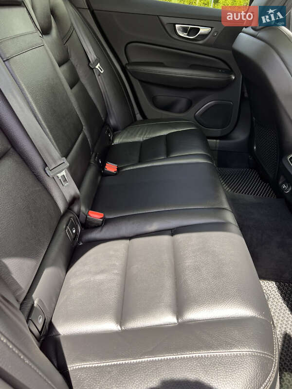 Универсал Volvo V60 Cross Country 2019 в Киеве фото 19 Универсал Volvo V60 Cross Country 2019 в Киеве