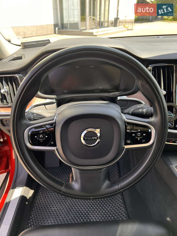 Универсал Volvo V60 Cross Country 2019 в Киеве фото 27 Универсал Volvo V60 Cross Country 2019 в Киеве