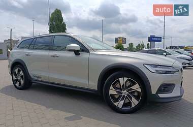 Універсал Volvo V60 Cross Country 2020 в 
